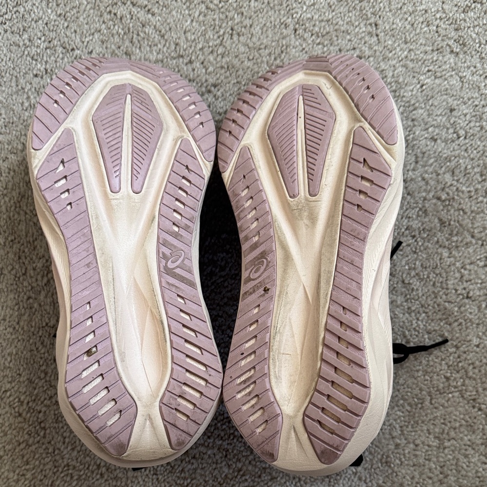 ASICS Novablast 5 – Black/Pink – Women’s Size 7 - Picture 3 of 6